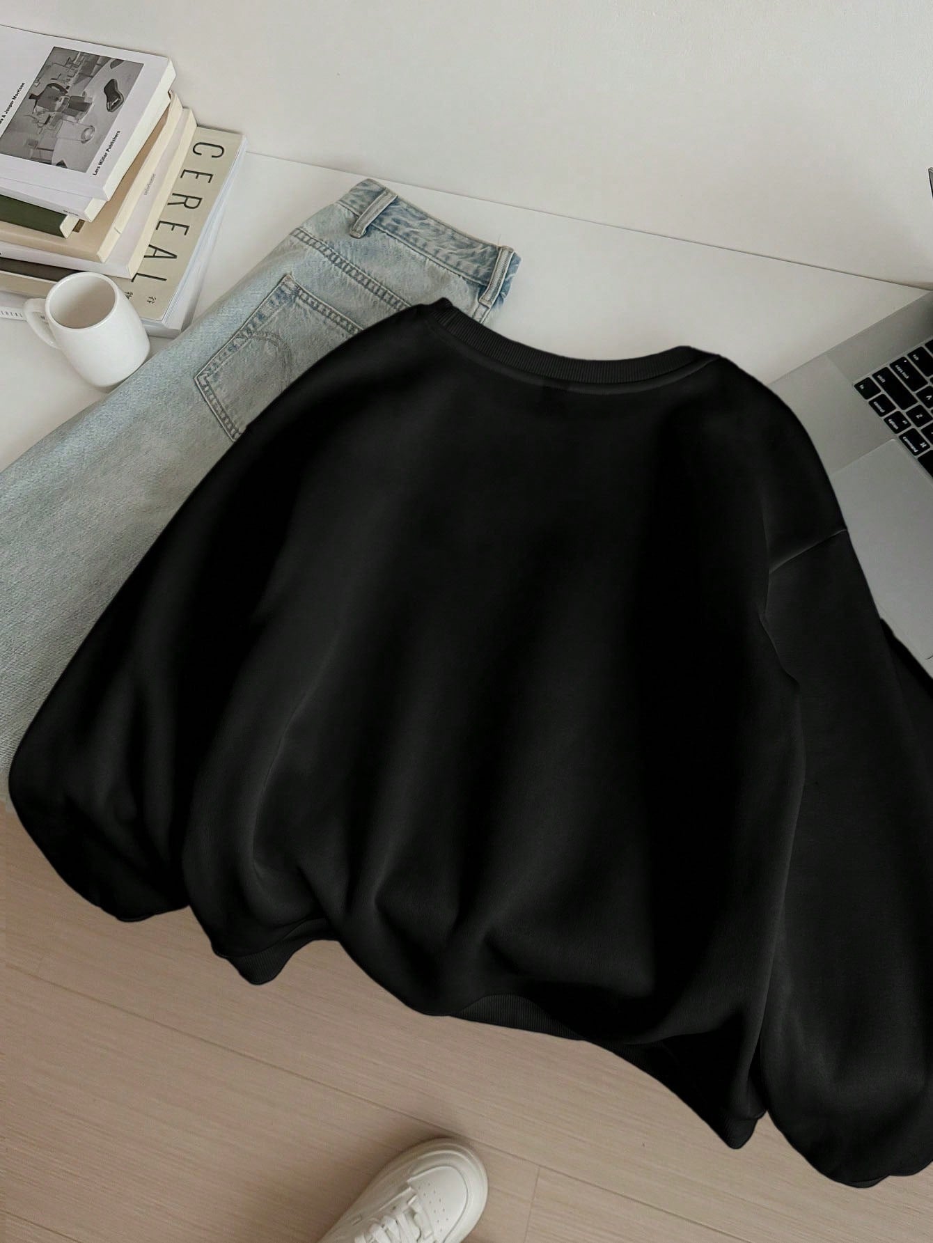 Lässiges Leopard- und Kirschgrafik-Sweatshirt in Schwarz