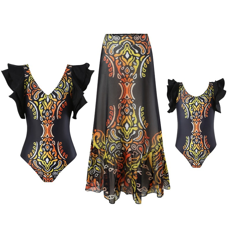 Damen Badeanzug-Set mit grafischem Design und fließendem Strandrock W&W