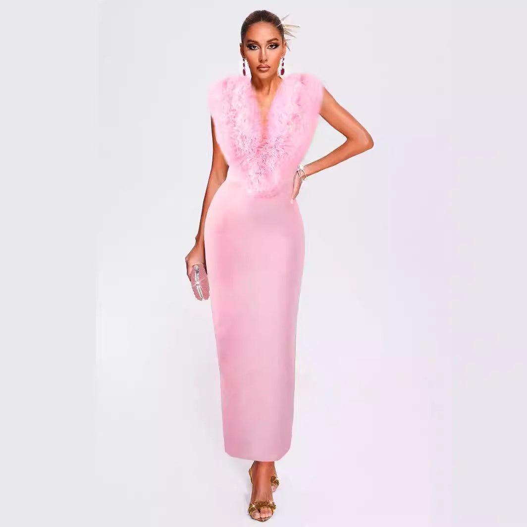 Damen Kleid mit extravagantem Federkragen W&W